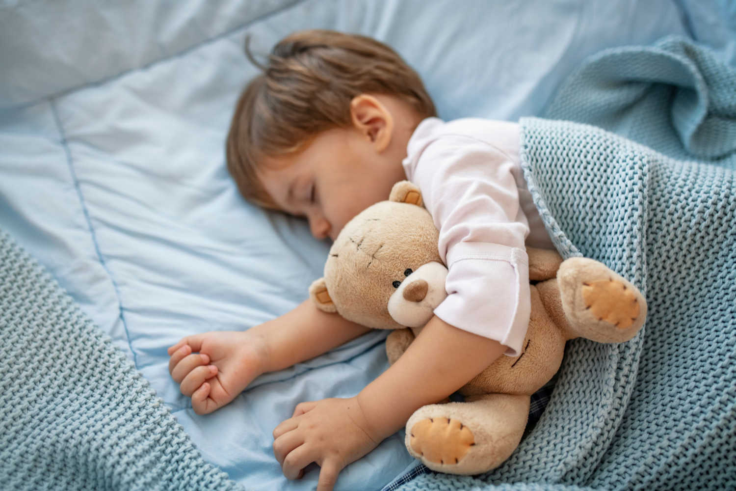 When Can Your Baby Sleep With a Blanket? Being The Parent